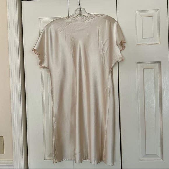 VINTAGE Natori Satin Women's Cream Nightgown with Scallop Detail Fits Medium - Picture 4 of 7